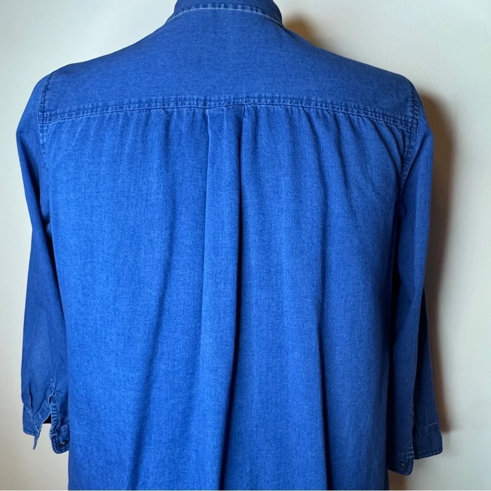 Old Navy Chambray Classic Button Down Top